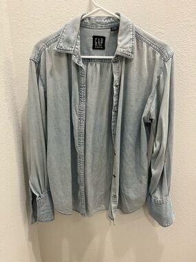 GAP Denim Light Blue Women’s Button-Down Shirt